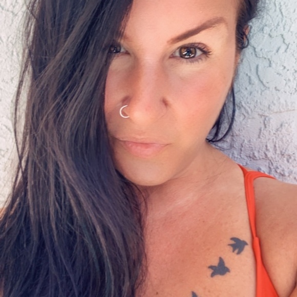 Meet your Posher, Sara - Picture 2 of 4